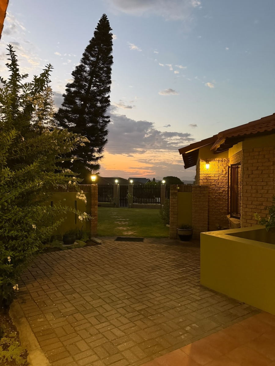 4 Bedroom Property for Sale in Fraaiuitsig Western Cape